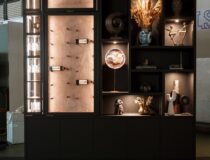 Brave Bronze decoratieve achterwand in open wandkast decoratief plaatmateriaal in steenstructuur met gouden aders in HPL van Cleaf