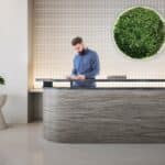 balie met solid surface materiaal houtdecor bruin