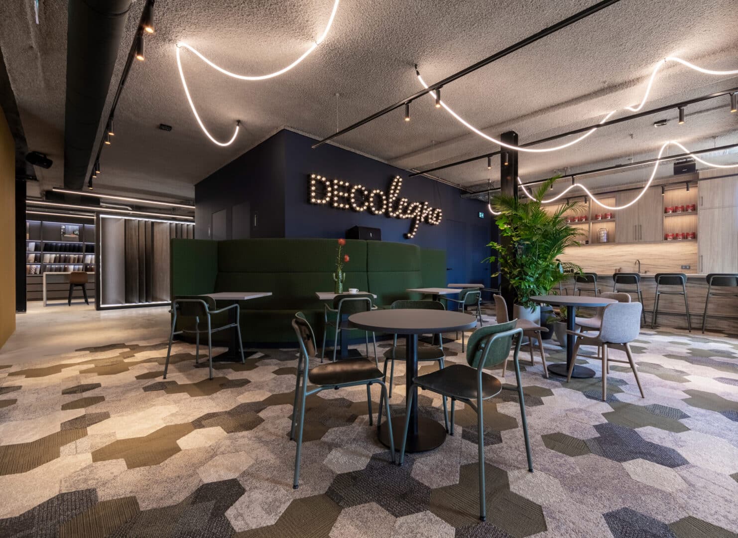 DecoLounge in de DecoLegno showroom van Westzaan