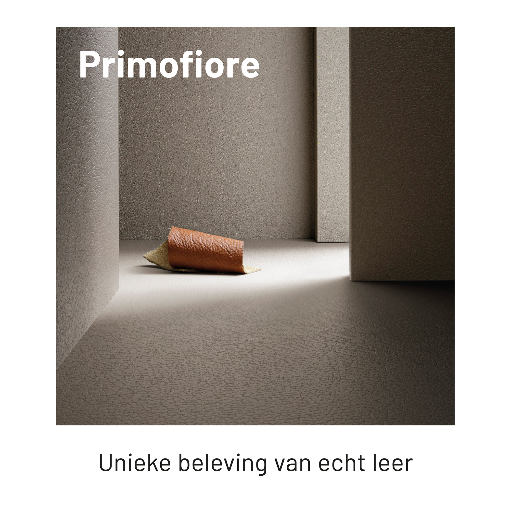 Decoratief plaatmateriaal Primofiore met de beleving van luxe leer. Met een stukje leer op de grond en een strookje licht vanuit een gat