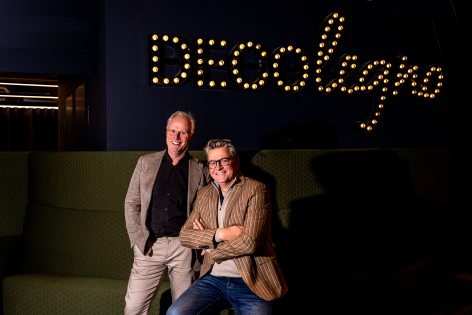 Van schoolbank tot showroom: Patrick en Guido over 15 jaar DecoLegno in Nederland