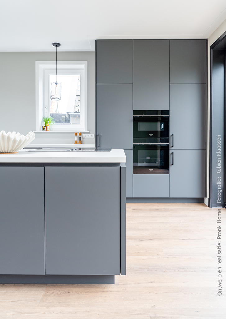 Moderne keuken met kookeiland in antracietgrijze HM06 Piombo