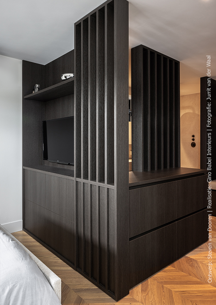 Kast in slaapkamer in het donkerbruine houtdecor S181 Quercia