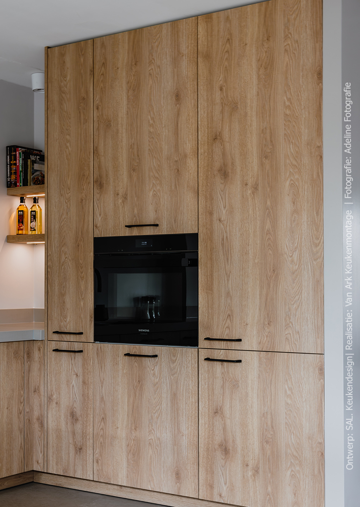 Moderne keuken in S128 Maloja, met een subtiele eikenhoutlook in een lichte natureltint. Moderne keuken in S128 Maloja, met een subtiele eikenhoutlook in een lichte natureltint.