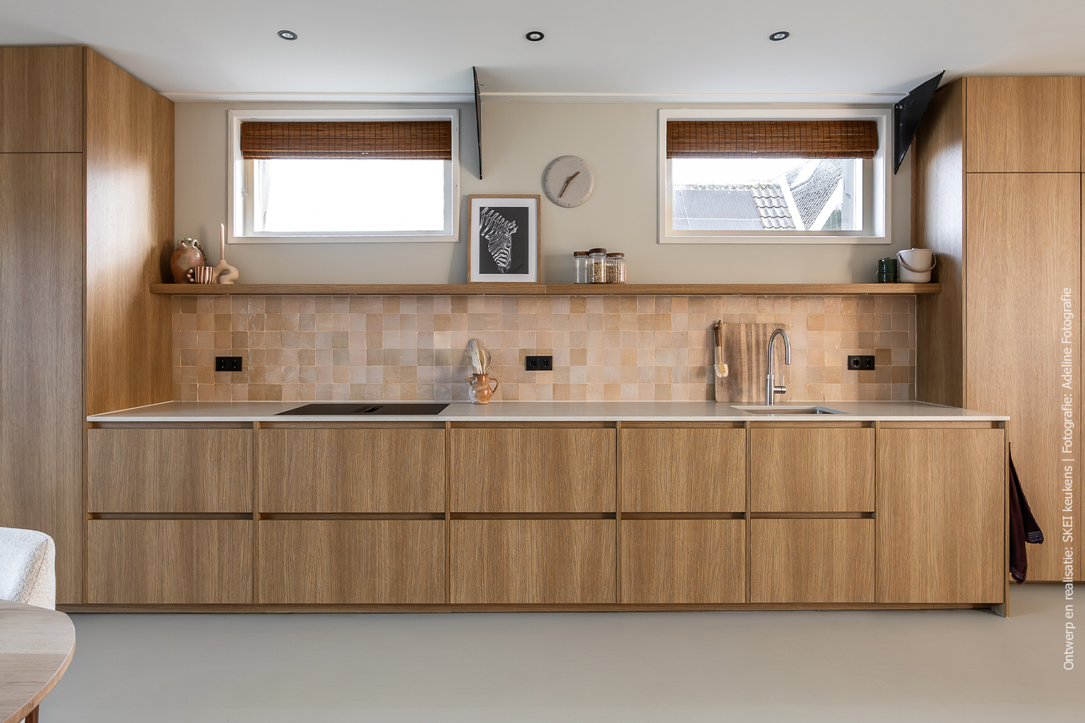 Moderne keuken met het natuurlijke karakter van eikenhout